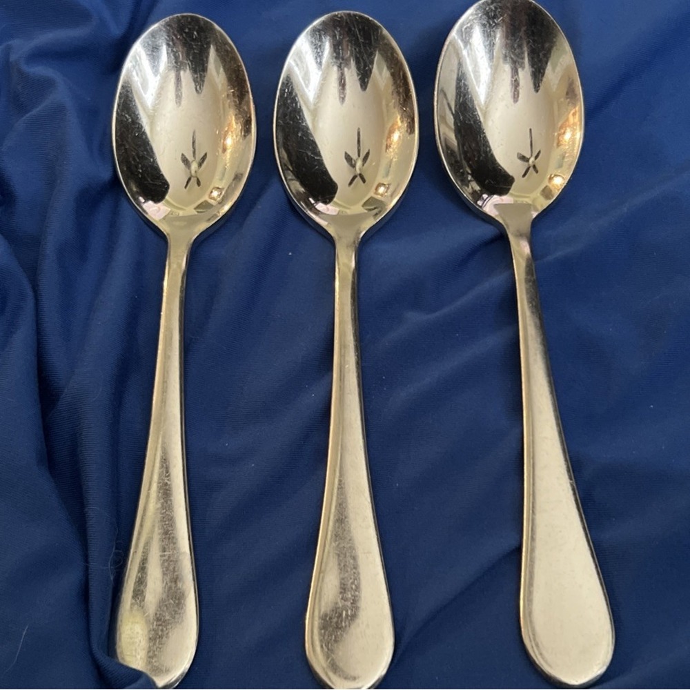 Set of 4 Oneida Stainless Steel Icarus Place Soup Spoons 8"